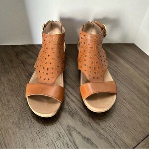 Earth Women's Brown Cutout Sandals